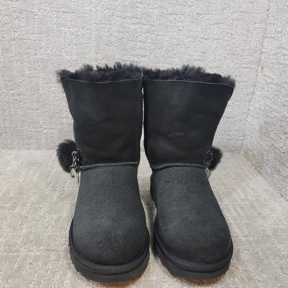 UGG Classic Mini Women's Size US 5 Black Sheepskin Chain Logo Strap Boots NEW - Picture 2 of 10